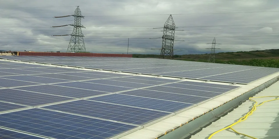 Panouri fotovoltaice pe acoperiș în Hunedoara — Masin Energy